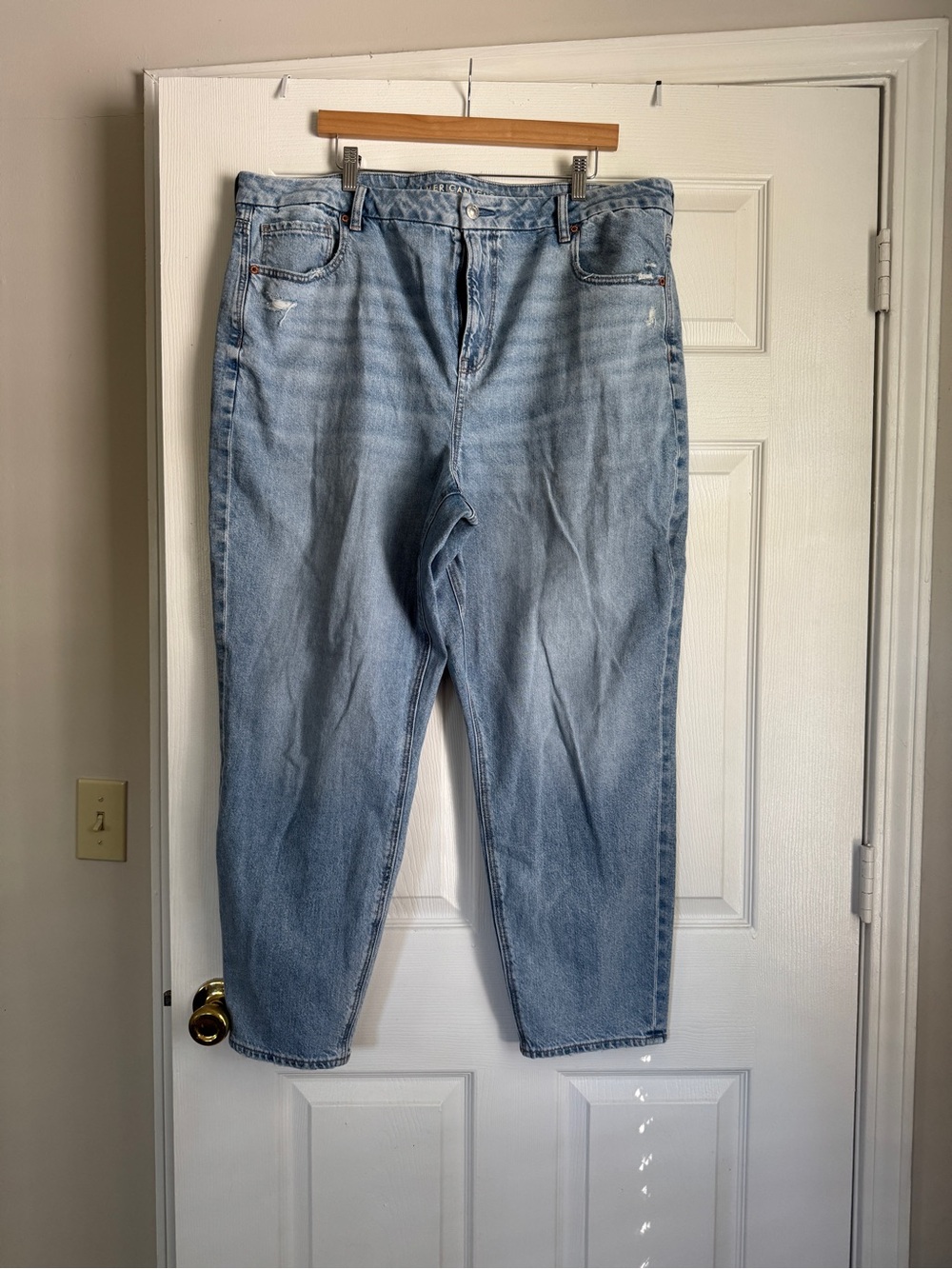 American Eagle Outfitters Curvy Mom Jeans